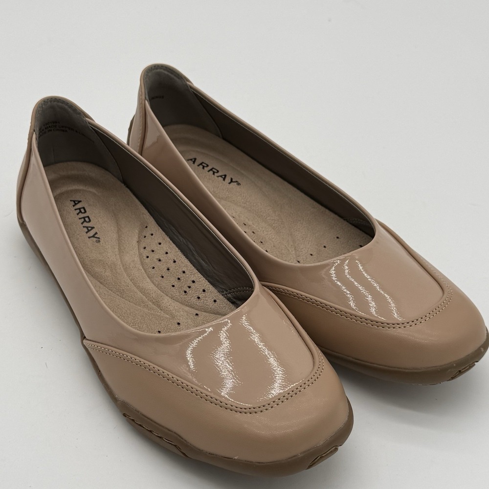 ARRAY Cascade Women's Slip On 8 Wide Shoe Beige Contemporary Classic Casual